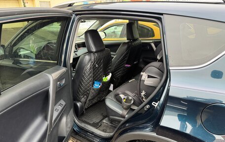 Toyota RAV4, 2018 год, 3 350 000 рублей, 17 фотография