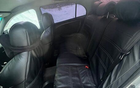 Toyota Avensis III рестайлинг, 2001 год, 350 000 рублей, 13 фотография