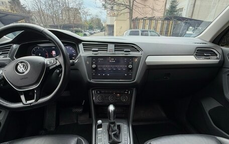 Volkswagen Tiguan II, 2018 год, 3 300 000 рублей, 2 фотография