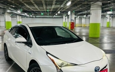 Toyota Prius IV XW50, 2016 год, 1 350 000 рублей, 1 фотография