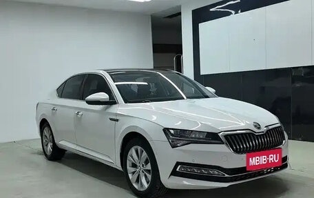 Skoda Superb III рестайлинг, 2021 год, 1 677 000 рублей, 2 фотография