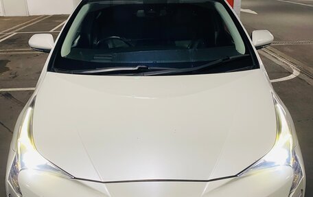 Toyota Prius IV XW50, 2016 год, 1 350 000 рублей, 6 фотография