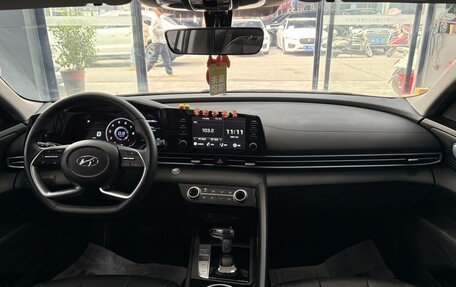 Hyundai Elantra, 2022 год, 1 366 000 рублей, 9 фотография