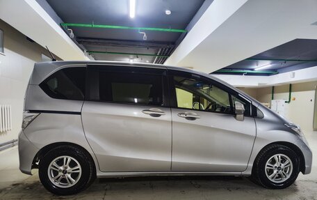 Honda Freed I, 2013 год, 1 350 000 рублей, 8 фотография