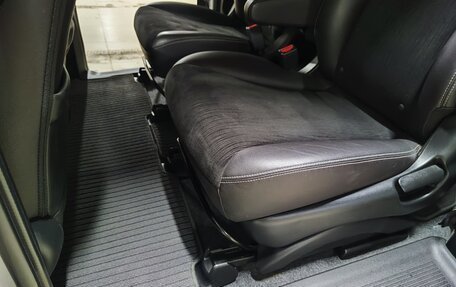 Honda Freed I, 2013 год, 1 350 000 рублей, 24 фотография