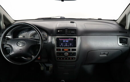 Toyota Avensis Verso I рестайлинг, 2002 год, 429 000 рублей, 7 фотография