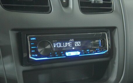 Renault Logan II, 2020 год, 979 000 рублей, 12 фотография