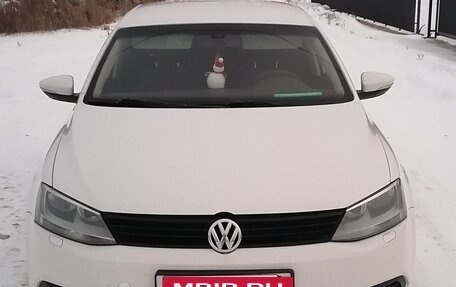 Volkswagen Jetta VI, 2013 год, 900 000 рублей, 1 фотография