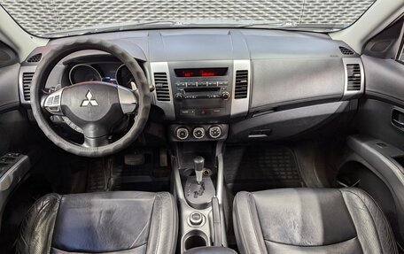 Mitsubishi Outlander III рестайлинг 3, 2010 год, 1 060 000 рублей, 13 фотография