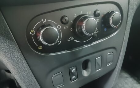 Renault Sandero II рестайлинг, 2017 год, 850 000 рублей, 24 фотография