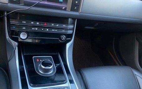 Jaguar XF II, 2017 год, 1 700 000 рублей, 2 фотография