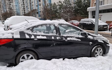 Hyundai Solaris II рестайлинг, 2012 год, 1 000 000 рублей, 8 фотография