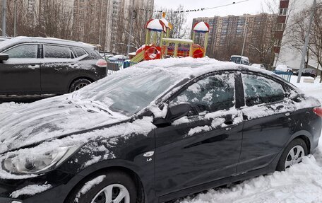 Hyundai Solaris II рестайлинг, 2012 год, 1 000 000 рублей, 4 фотография