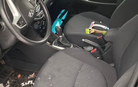 Hyundai Solaris II рестайлинг, 2012 год, 1 000 000 рублей, 15 фотография