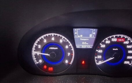 Hyundai Solaris II рестайлинг, 2012 год, 1 000 000 рублей, 13 фотография