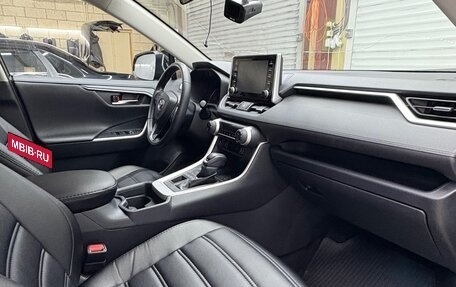 Toyota RAV4, 2020 год, 3 390 000 рублей, 10 фотография