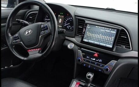 Hyundai Elantra VI рестайлинг, 2016 год, 1 475 000 рублей, 10 фотография