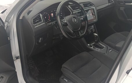 Volkswagen Tiguan II, 2017 год, 2 000 000 рублей, 19 фотография