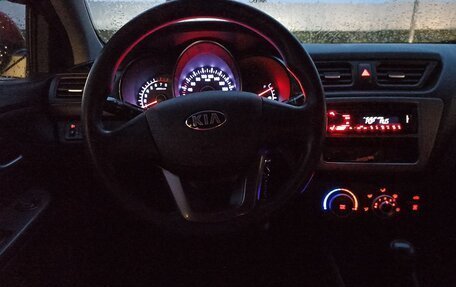 KIA Rio III рестайлинг, 2013 год, 900 000 рублей, 9 фотография