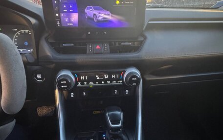 Toyota RAV4, 2024 год, 3 850 000 рублей, 12 фотография