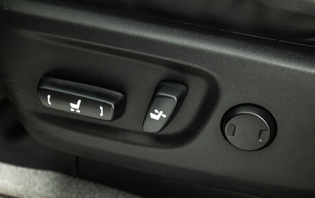 Toyota Land Cruiser Prado 150 рестайлинг 2, 2013 год, 2 899 777 рублей, 15 фотография