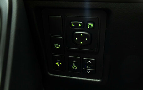 Toyota Land Cruiser Prado 150 рестайлинг 2, 2013 год, 2 899 777 рублей, 24 фотография