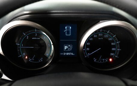 Toyota Land Cruiser Prado 150 рестайлинг 2, 2011 год, 2 620 000 рублей, 10 фотография