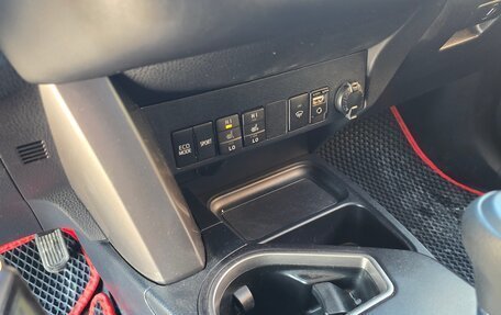 Toyota RAV4, 2018 год, 2 190 000 рублей, 16 фотография