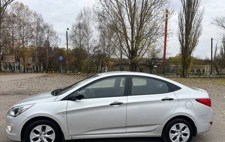 Hyundai Solaris II рестайлинг, 2015 год, 940 000 рублей, 3 фотография