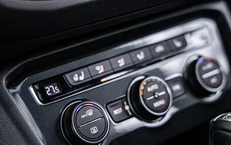 Volkswagen Tiguan II, 2018 год, 3 150 000 рублей, 28 фотография