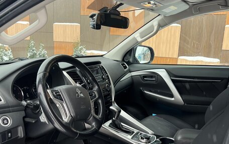 Mitsubishi Pajero Sport III рестайлинг, 2017 год, 3 100 000 рублей, 10 фотография