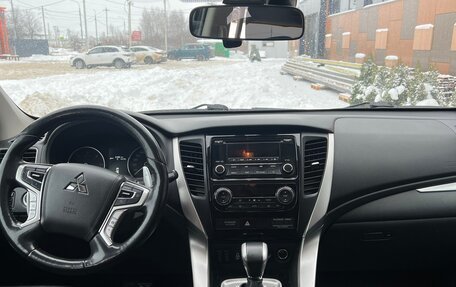 Mitsubishi Pajero Sport III рестайлинг, 2017 год, 3 100 000 рублей, 11 фотография