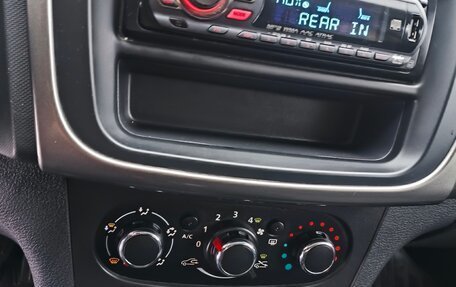 Renault Sandero II рестайлинг, 2017 год, 765 000 рублей, 27 фотография