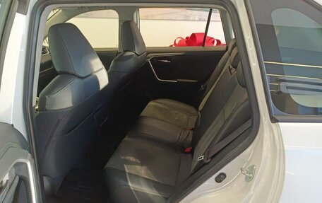 Toyota RAV4, 2022 год, 4 000 000 рублей, 10 фотография