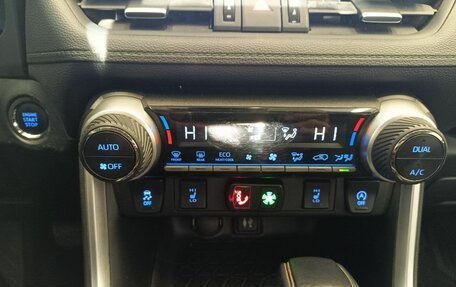 Toyota RAV4, 2022 год, 4 000 000 рублей, 13 фотография