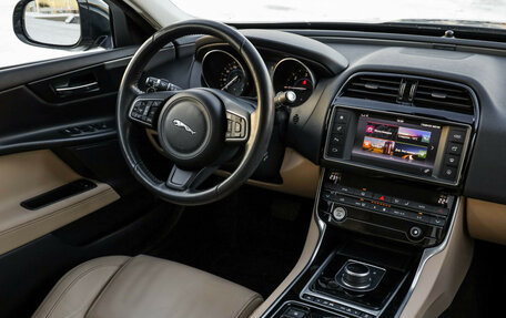 Jaguar XE I рестайлинг, 2017 год, 1 979 000 рублей, 11 фотография