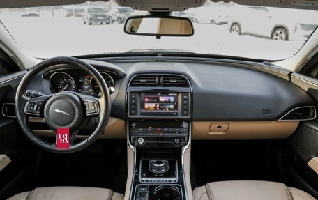 Jaguar XE I рестайлинг, 2017 год, 1 979 000 рублей, 12 фотография