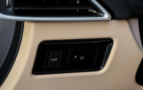 Jaguar XE I рестайлинг, 2017 год, 1 979 000 рублей, 25 фотография