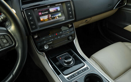 Jaguar XE I рестайлинг, 2017 год, 1 979 000 рублей, 23 фотография