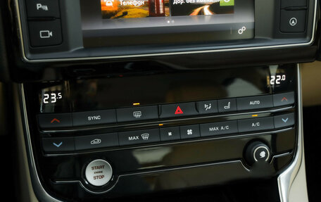 Jaguar XE I рестайлинг, 2017 год, 1 979 000 рублей, 19 фотография