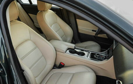 Jaguar XE I рестайлинг, 2017 год, 1 979 000 рублей, 29 фотография