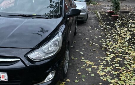 Hyundai Solaris II рестайлинг, 2013 год, 700 000 рублей, 2 фотография