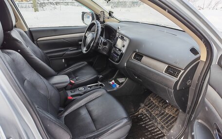 Mitsubishi Outlander III рестайлинг 3, 2013 год, 1 200 000 рублей, 4 фотография