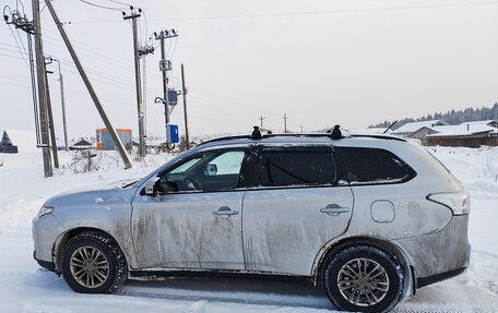 Mitsubishi Outlander III рестайлинг 3, 2013 год, 1 200 000 рублей, 8 фотография