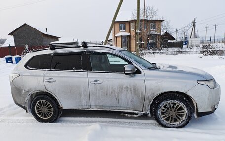 Mitsubishi Outlander III рестайлинг 3, 2013 год, 1 200 000 рублей, 11 фотография