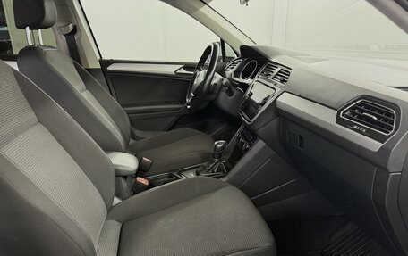 Volkswagen Tiguan II, 2019 год, 2 370 000 рублей, 12 фотография