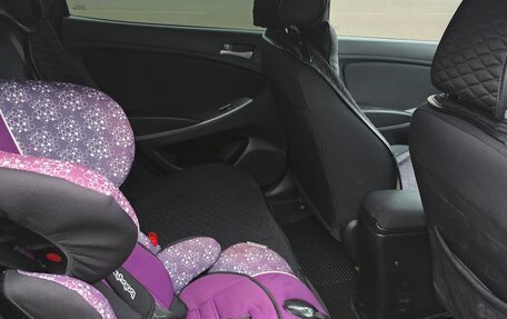 Hyundai Solaris II рестайлинг, 2015 год, 1 000 000 рублей, 5 фотография