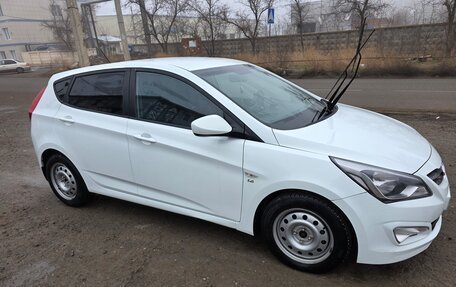 Hyundai Solaris II рестайлинг, 2015 год, 1 000 000 рублей, 3 фотография