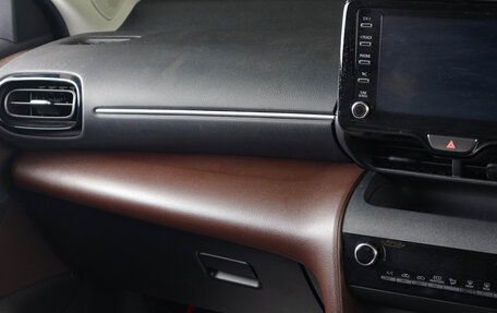 Toyota Yaris Cross, 2021 год, 2 399 000 рублей, 13 фотография