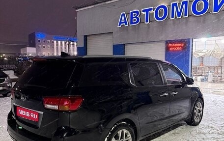 KIA Carnival III, 2017 год, 2 100 000 рублей, 2 фотография